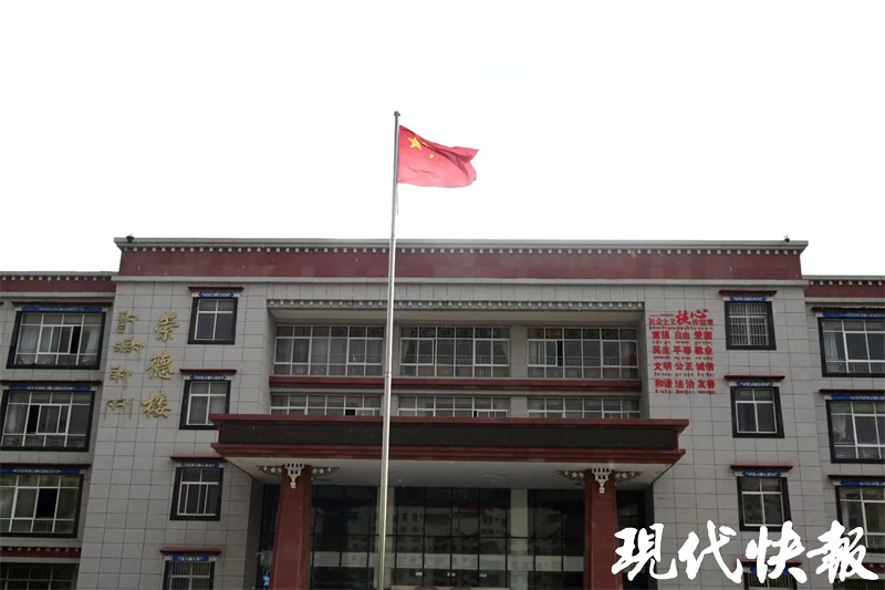 共谱苏拉新时代“山海情”丨像石榴籽一样紧紧抱在一起共绘雪域高原幸福画卷米乐 M6米乐(图1)