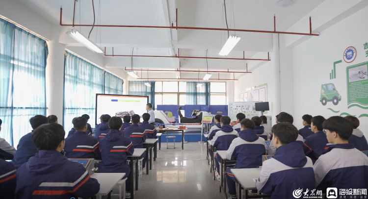 青岛求米乐 M6米乐实职业技术学院:“四驱”联动 培育时代工匠(图1) 青岛求米乐 M6米乐实职业技术学院:“四驱”联动 培育时代工匠(图1)