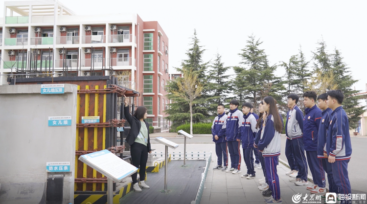 青岛求米乐 M6米乐实职业技术学院:“四驱”联动 培育时代工匠(图3) 青岛求米乐 M6米乐实职业技术学院:“四驱”联动 培育时代工匠(图3)