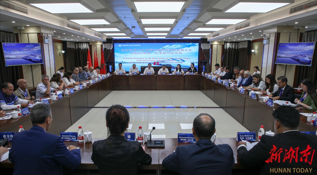 米乐M6 米乐共话国际化办学 北非高校代表团到铁科职院交流访问(图1) 米乐M6 米乐共话国际化办学 北非高校代表团到铁科职院交流访问(图1)