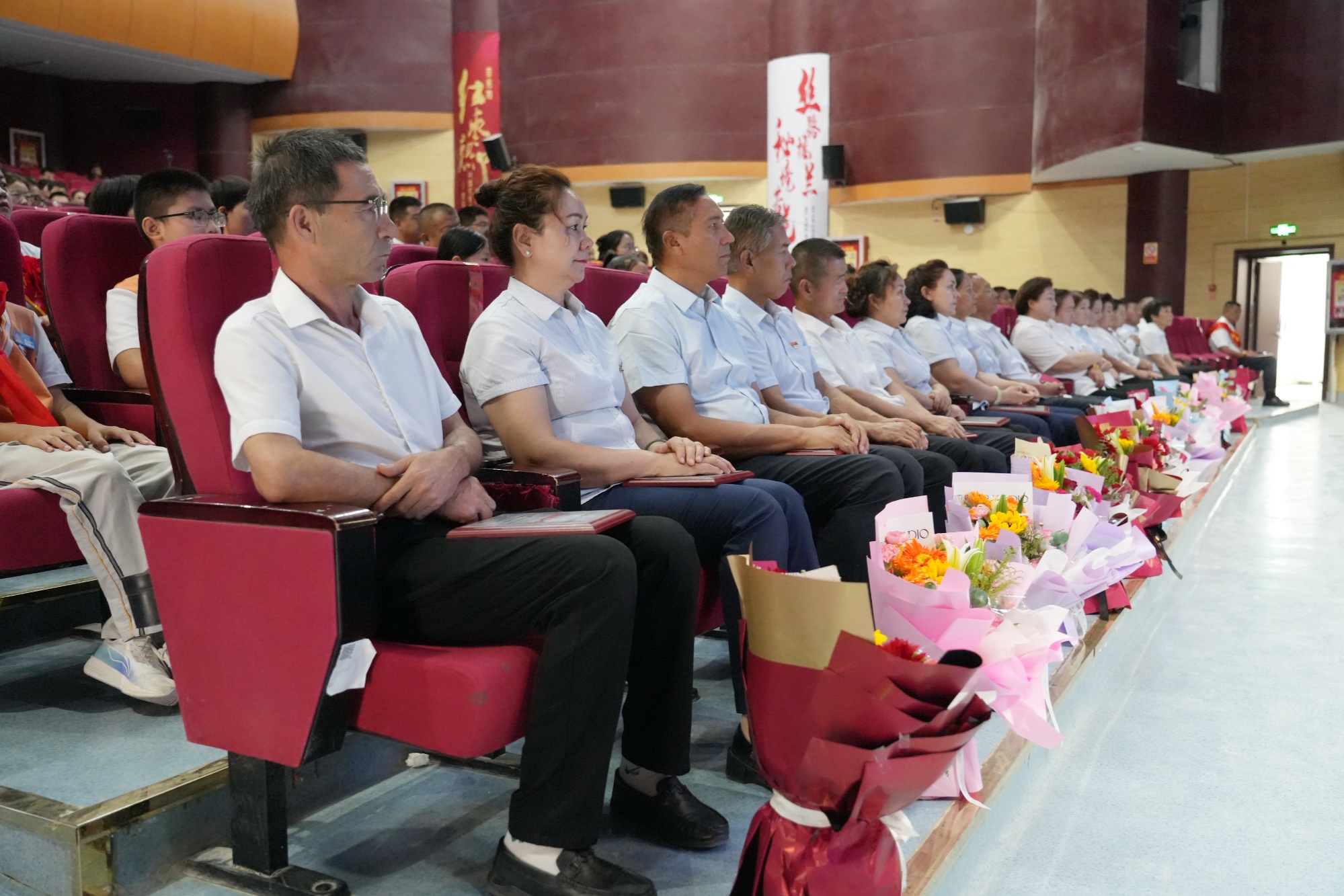 米乐M6 米乐若羌县召开庆祝第39个教师节暨表扬大会(图2)