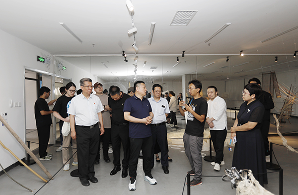 米乐M6 米乐且歌且行 且行且知——中央美术学院实验艺术与科技艺术学院实践教学成果亮相2023北京国际设计周(图4)