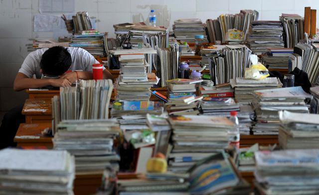 媒体：给学生减负也要给教师减负让他们米乐M6 米乐专心教书！(图1)