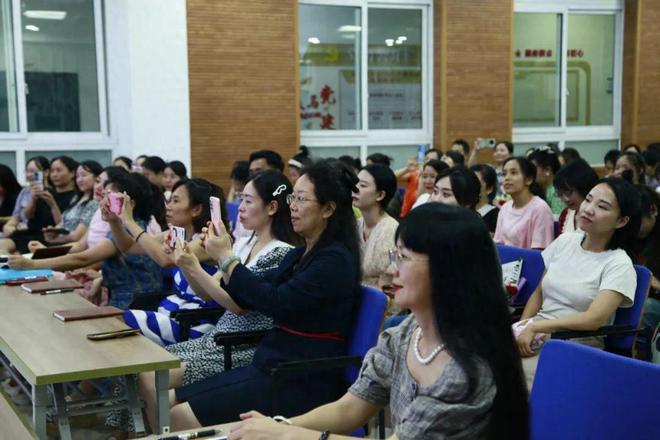 笃行而致远惟实且励新米乐 M6米乐——铁马小学开展教育科研培训活动(图2)