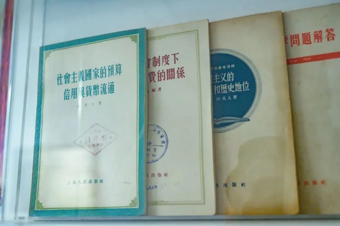 米乐M6 米乐纪念、传承！复旦校园里他的雕像揭幕(图2)
