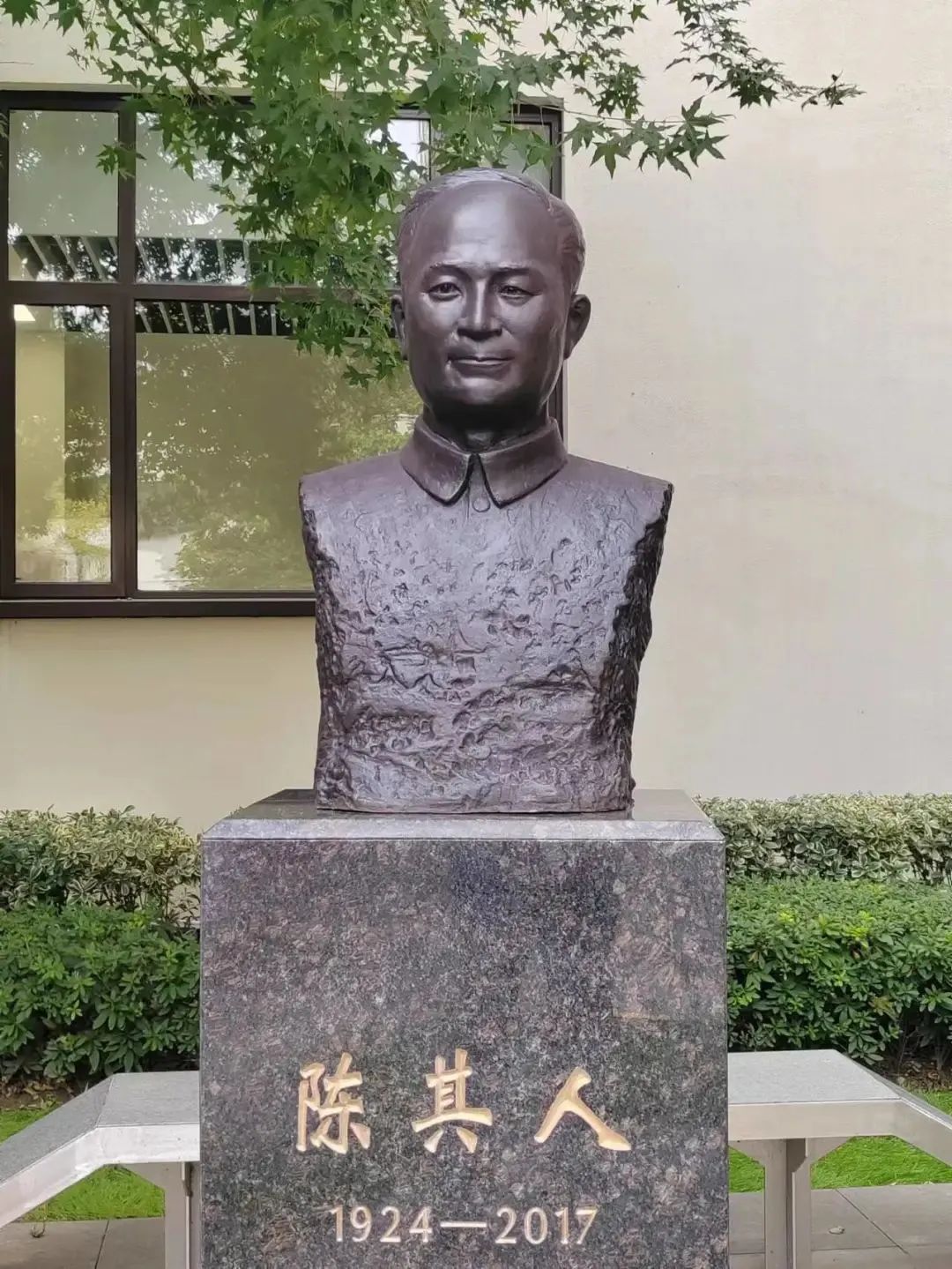 米乐M6 米乐纪念、传承！复旦校园里他的雕像揭幕(图1)