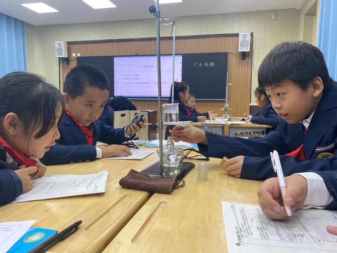 高新教育举行东部片区学校科学教研活动(图1)