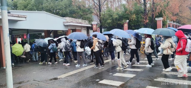 大学校园应实现何等程度的开放？我们与在沪高校师生聊了聊(图5)