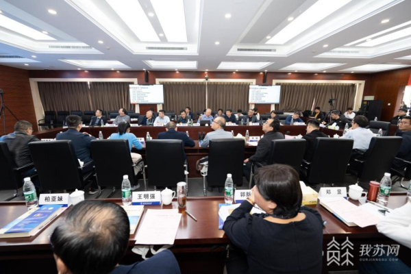 探讨如何将科研成果有效转化为教学资源 “江苏高校名师名课月月观摩”系列活动第九期举行(图1)