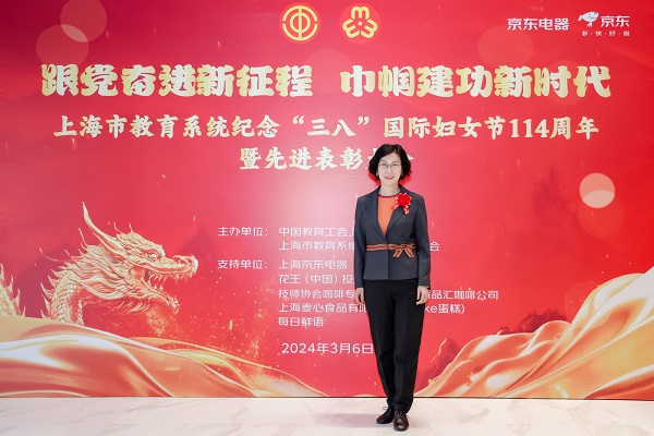 潜心育人做良师益友 聚焦安全攻科研难题——记上海市巾帼建功标兵、机动学院栾伟玲教授(图1)