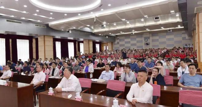 广东老兵宣讲团进省委党校举行访谈式教学模式开讲取得圆满成功(图2)