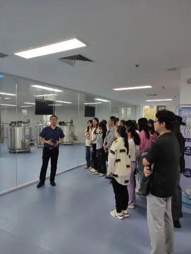 商学院赴陕西医赛尔生物科技有限公司参观调研并举行实践教学基地挂牌仪式(图2)