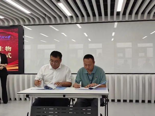 商学院赴陕西医赛尔生物科技有限公司参观调研并举行实践教学基地挂牌仪式(图4)