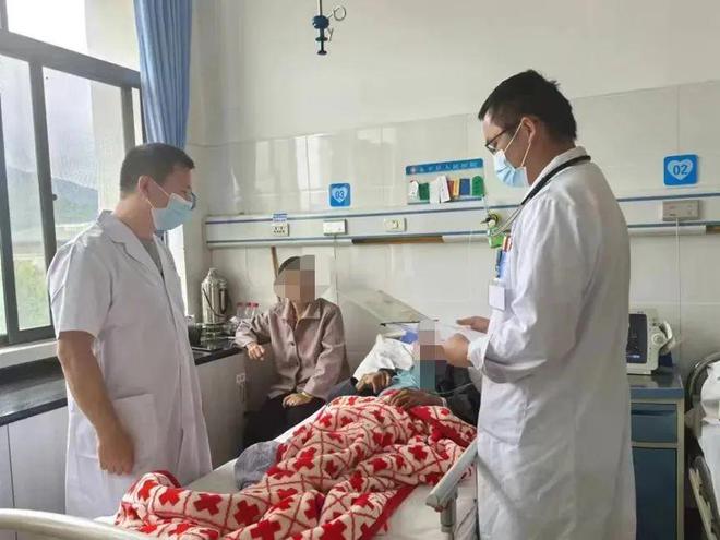 奉贤这几位医生在彩云之巅守望相助→(图5)